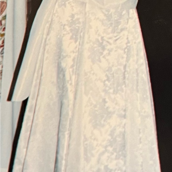 Vintage Jessica McClintock ivory full- length gown with matching wrap shawl. - Picture 6 of 11